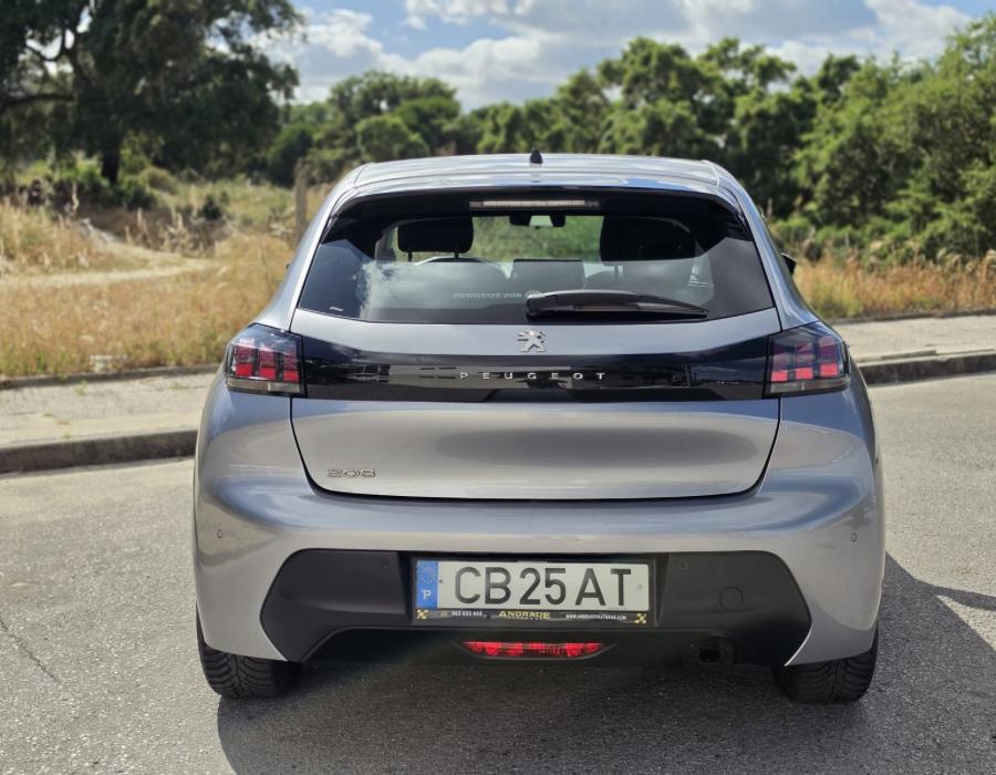 PEUGEOT 208